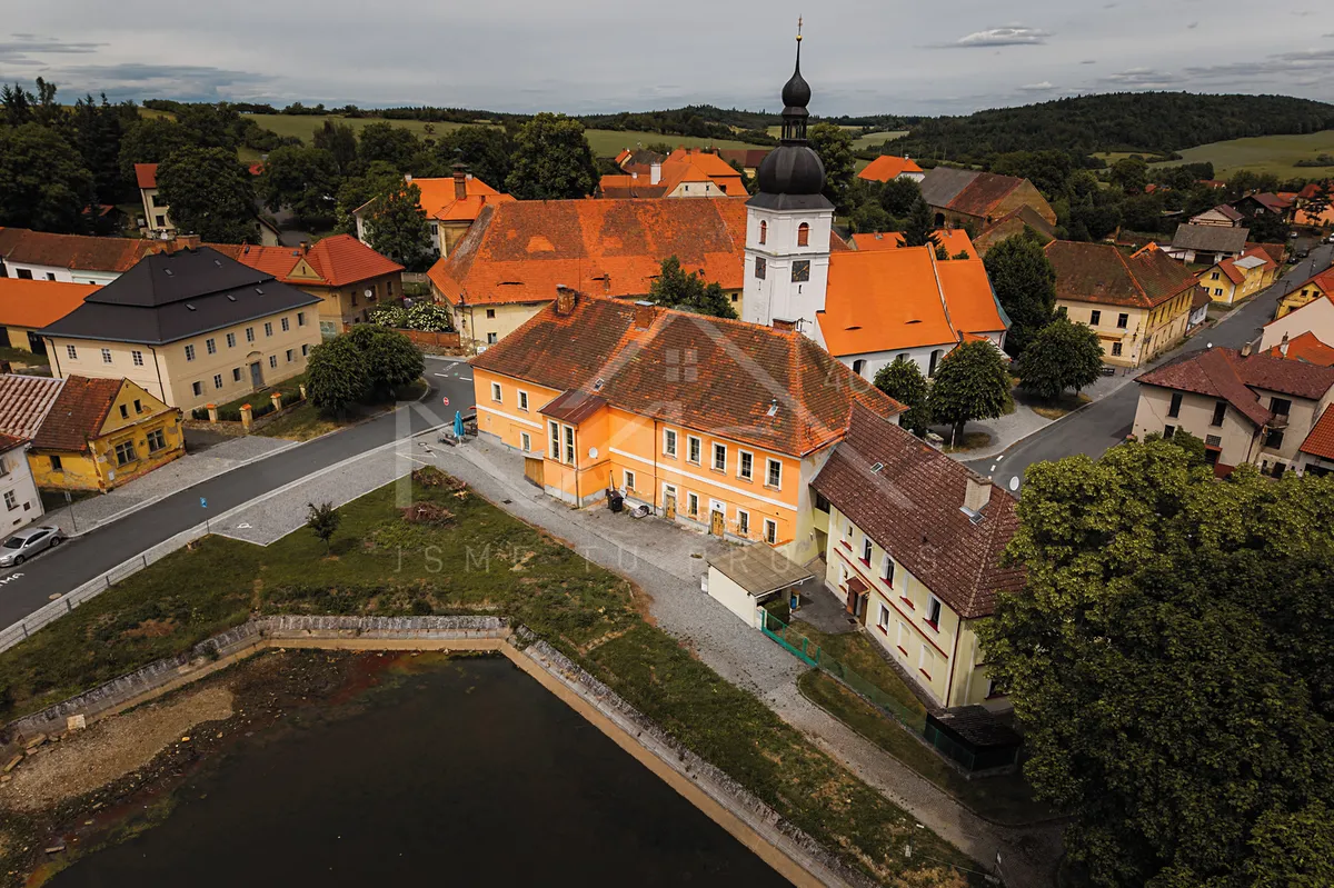 Prodej komerční nemovitosti 718 m²